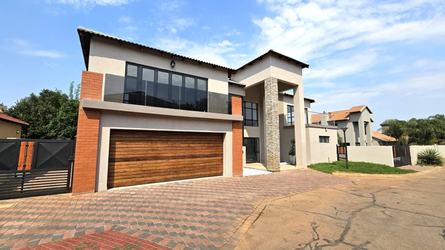 5 Bedroom Property for Sale in Melodie North West